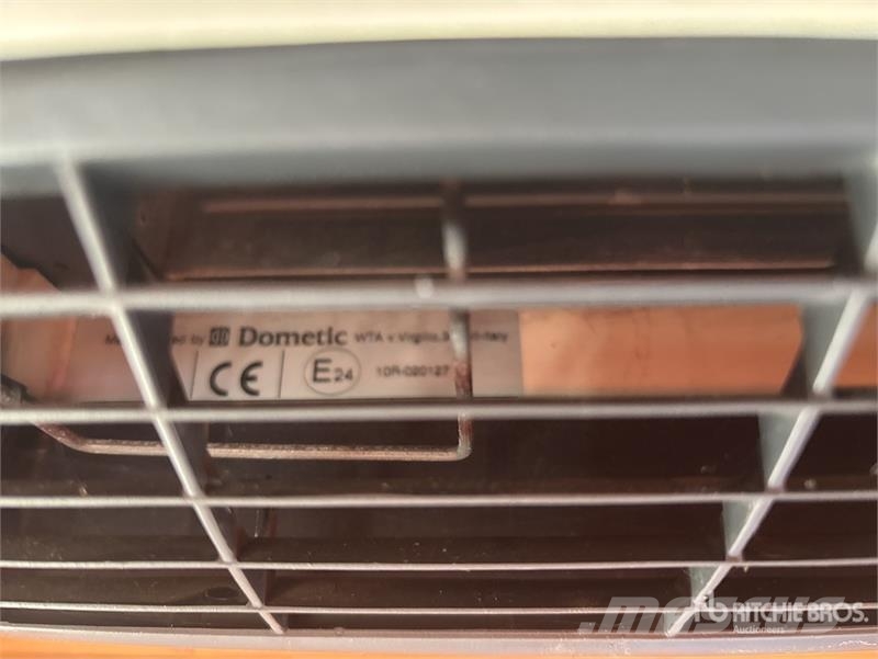Tec 530P1 Travel King S/A Caravan Lengvieji automobiliai