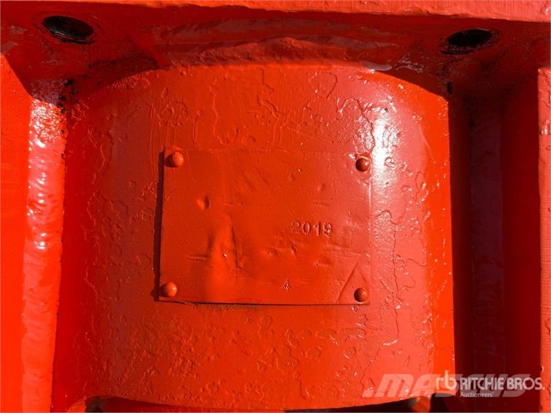 Tecna HF270 Hydraulic Breaker Плуги
