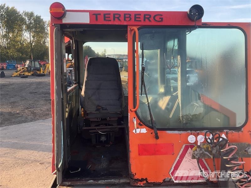Terberg RT 4X4 4x4 Spotter Truck (Inoperable) Terminal tractors