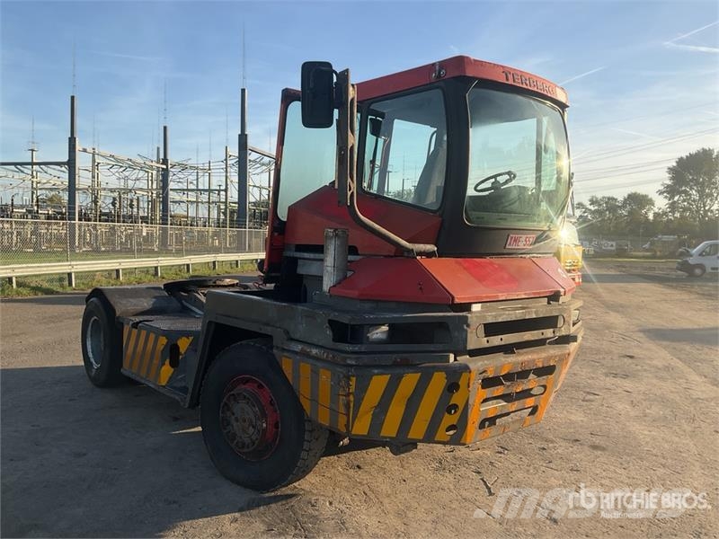 Terberg RT 4X4 4x4 Spotter Truck (Inoperable) Terminal tractors
