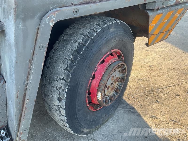 Terberg RT 4X4 4x4 Spotter Truck (Inoperable) Terminal tractors