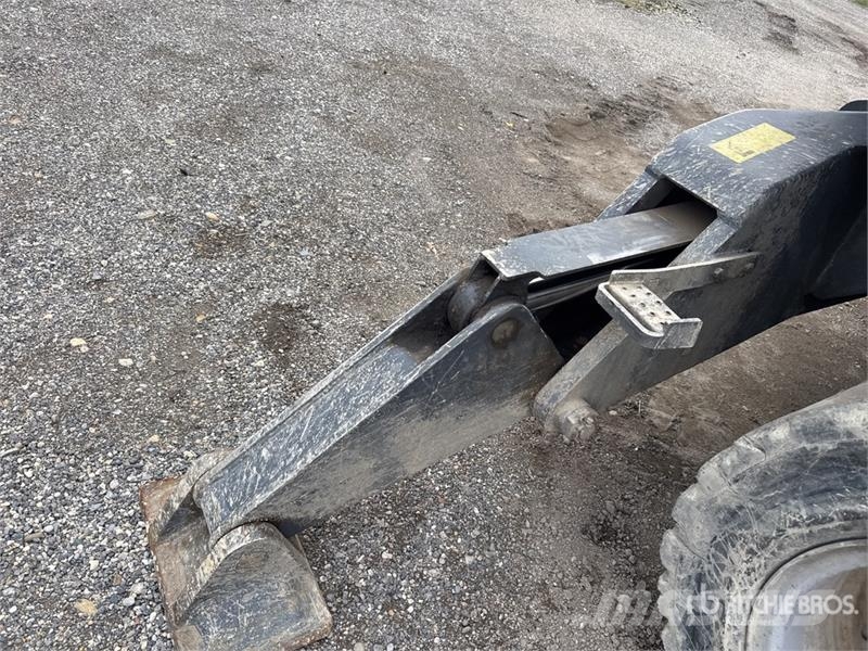 Terex Fuchs MHL320 Pelle De Manutention Wheel Material Handler معدات البناء - غير ذلك