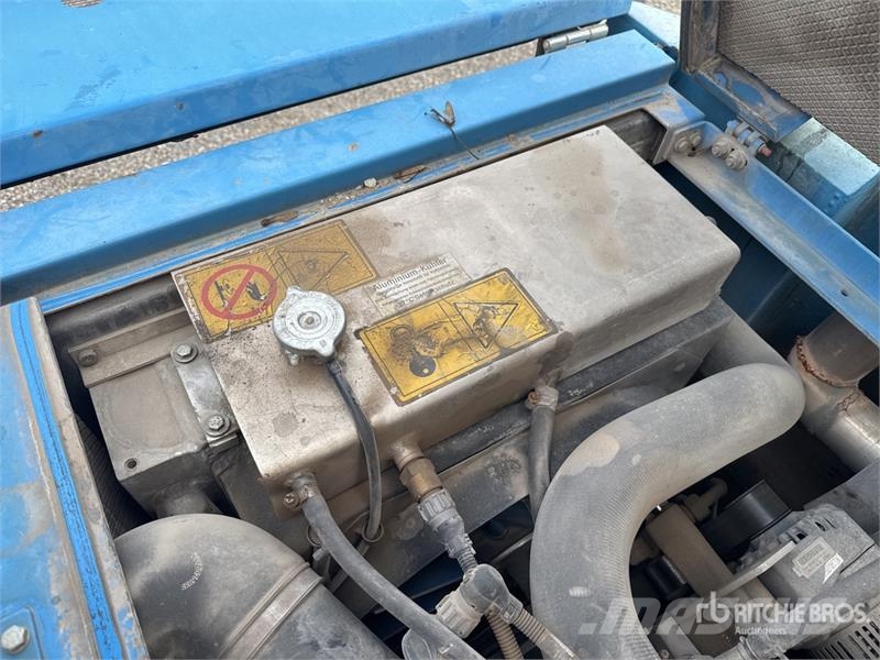 Terex Fuchs MHL320 Pelle De Manutention Wheel Material Handler معدات البناء - غير ذلك