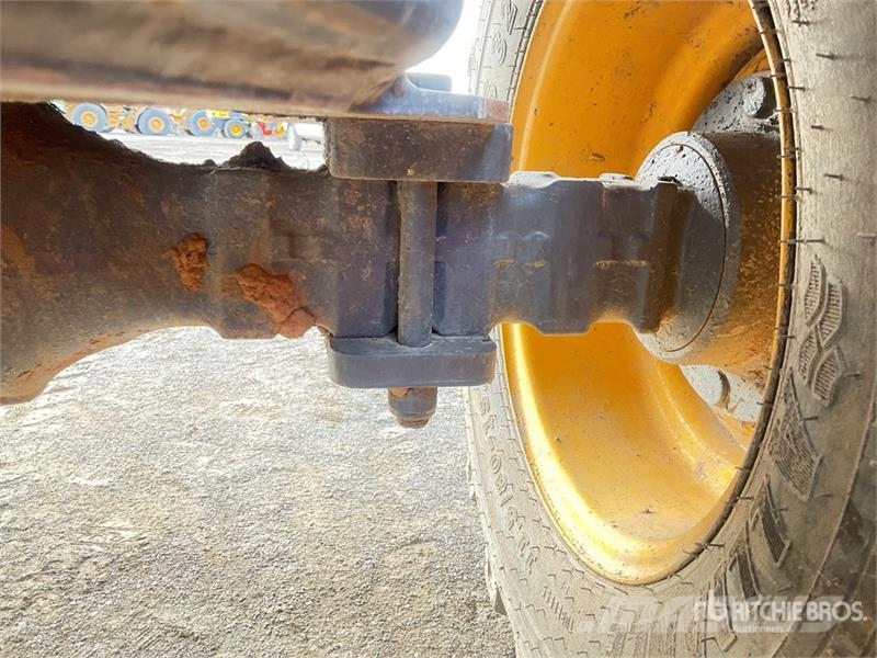 Terex TA3sh 4x4 Swivel Dumper Mini pašizgāzēji