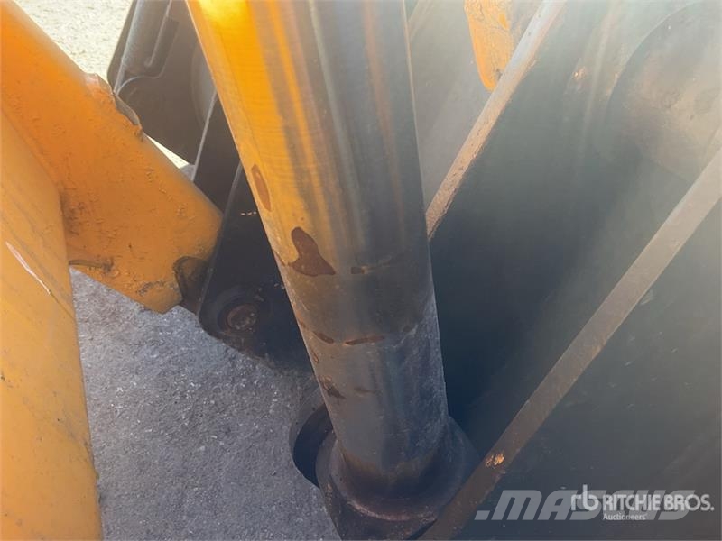 Terex TLB 844SX4 4x4 Backhoe Loader Ekskavatori-iekrāvēji