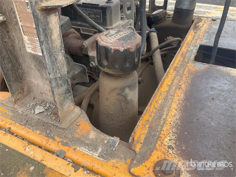 Thwaites MACH573 3 ton 4x4 Swivel Dumper Mini pašizgāzēji