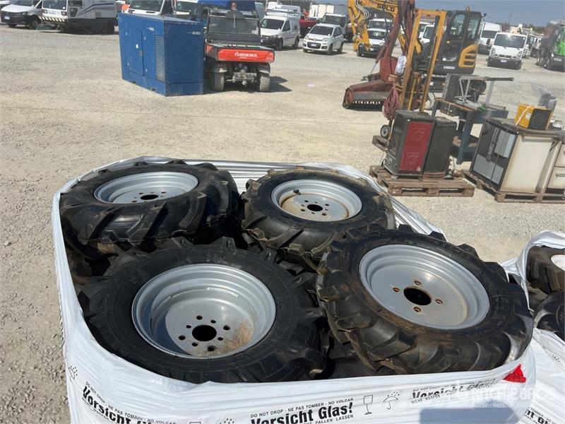Tires (Unused) Renkaat ja vanteet