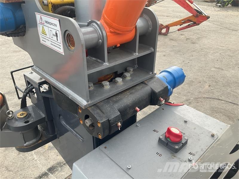 Tonlita TSC150 1.5 ton Telescopic Crawler Crane 履帶式起重機