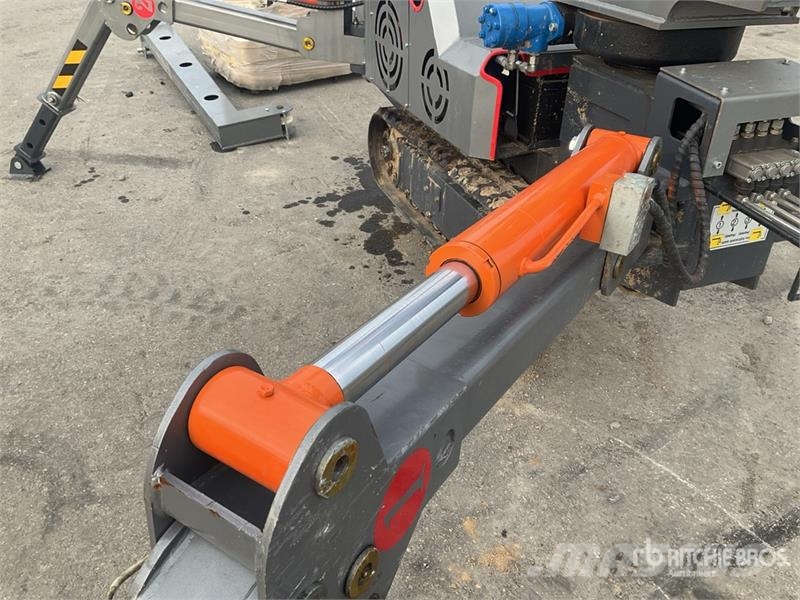 Tonlita TSC150 1.5 ton Telescopic Crawler Crane 履帶式起重機