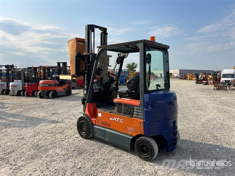 Toyota 7-FBMF-30 3000 kg Electric Forklift شاحنات ذات رافعات شوكية تعمل بالكهرباء