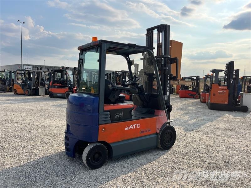 Toyota 7-FBMF-30 3000 kg Electric Forklift شاحنات ذات رافعات شوكية تعمل بالكهرباء