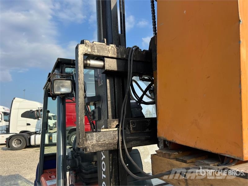 Toyota 7-FBMF-30 3000 kg Electric Forklift شاحنات ذات رافعات شوكية تعمل بالكهرباء