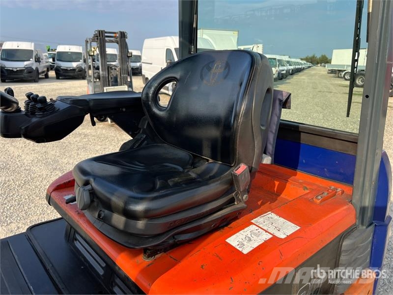 Toyota 7-FBMF-30 3000 kg Electric Forklift شاحنات ذات رافعات شوكية تعمل بالكهرباء