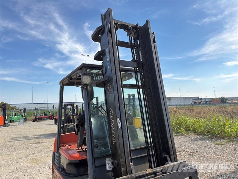 Toyota 7-FBMF-30 3000 kg Electric Forklift Electric forklifts