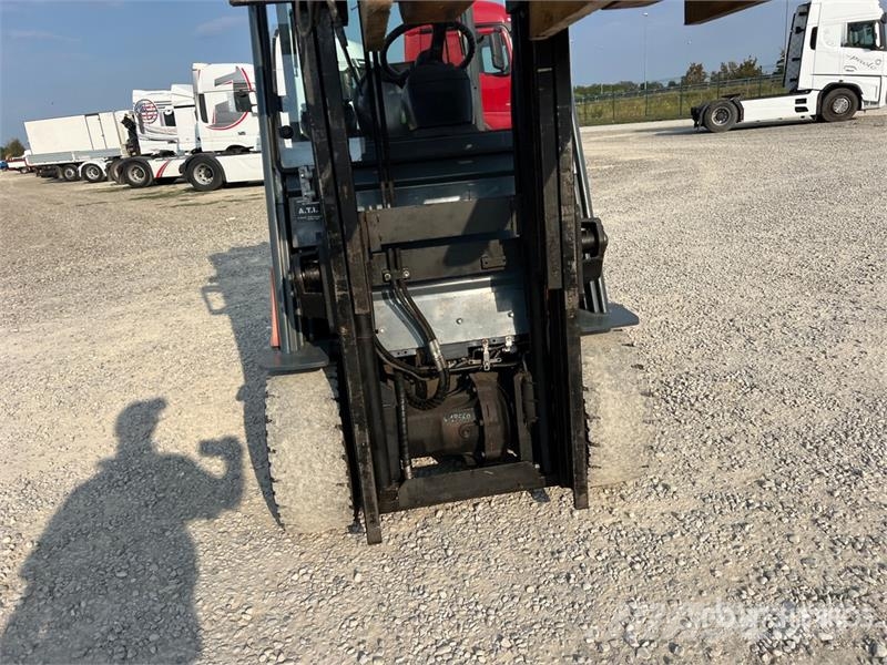 Toyota 7-FBMF-30 3000 kg Electric Forklift شاحنات ذات رافعات شوكية تعمل بالكهرباء
