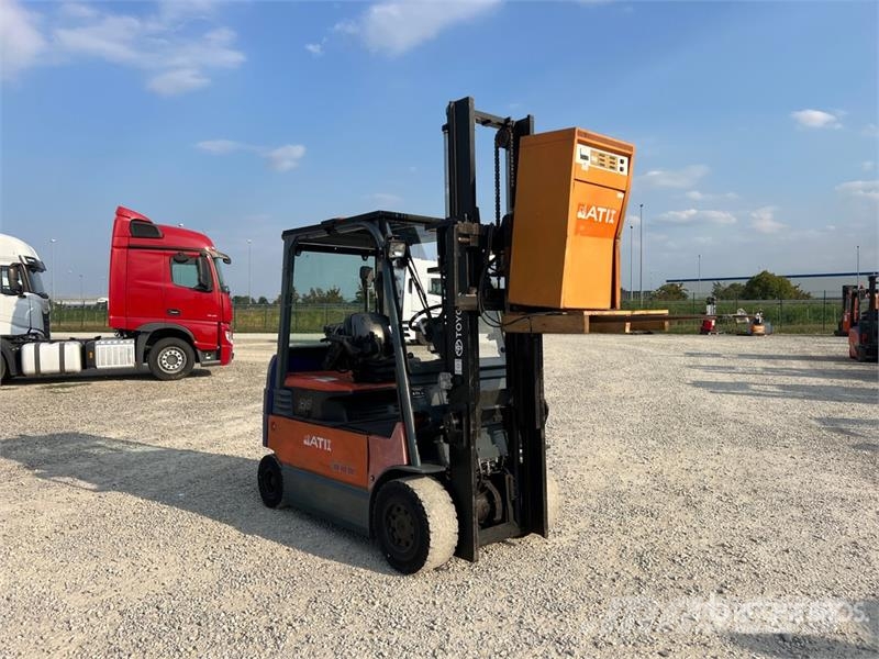 Toyota 7-FBMF-30 3000 kg Electric Forklift شاحنات ذات رافعات شوكية تعمل بالكهرباء