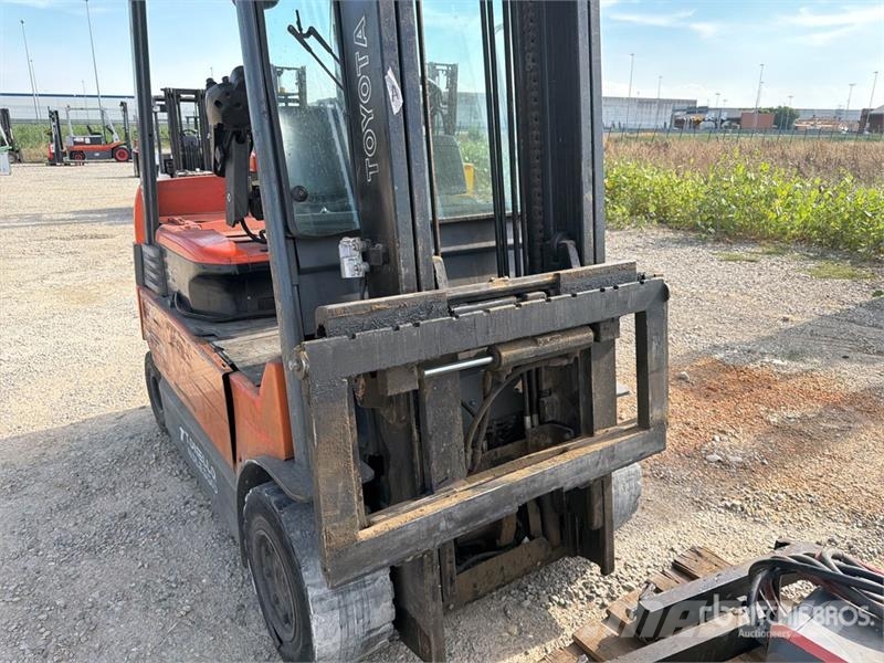 Toyota 7-FBMF-30 3000 kg Electric Forklift Electric forklifts