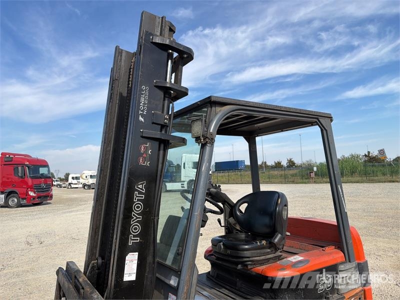 Toyota 7-FBMF-30 3000 kg Electric Forklift Electric forklifts