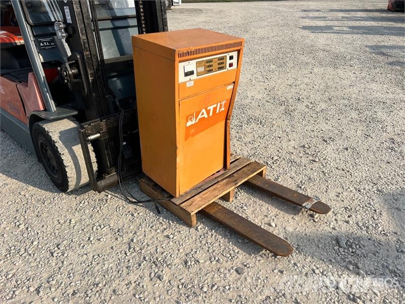 Toyota 7-FBMF-30 3000 kg Electric Forklift شاحنات ذات رافعات شوكية تعمل بالكهرباء