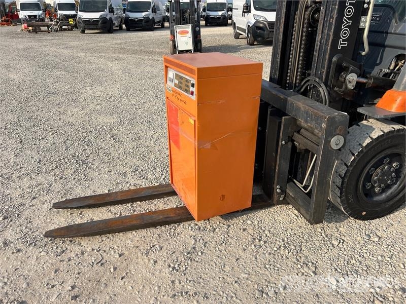 Toyota 7FB30 3000 kg Electric Forklift شاحنات ذات رافعات شوكية تعمل بالكهرباء