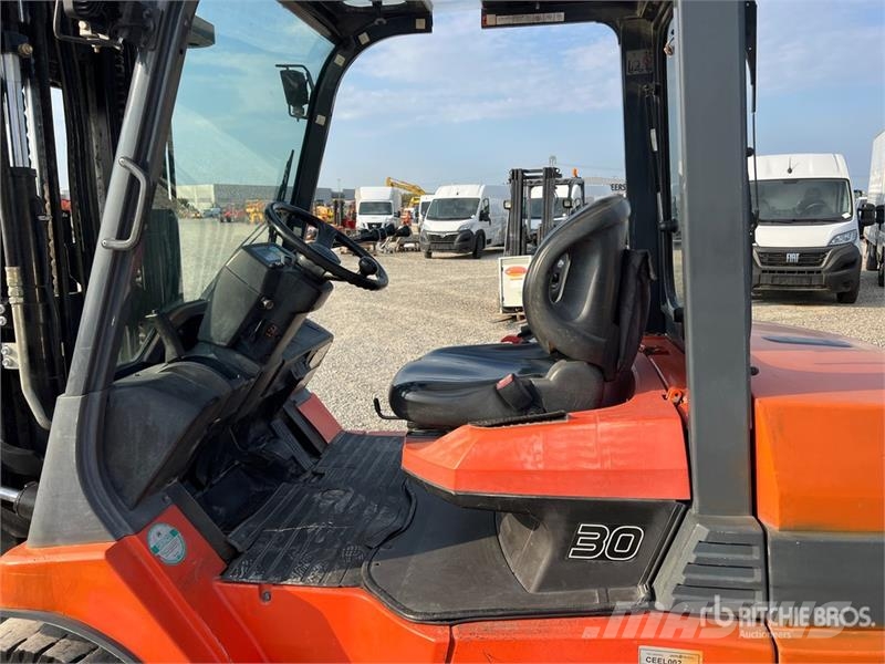 Toyota 7FB30 3000 kg Electric Forklift شاحنات ذات رافعات شوكية تعمل بالكهرباء