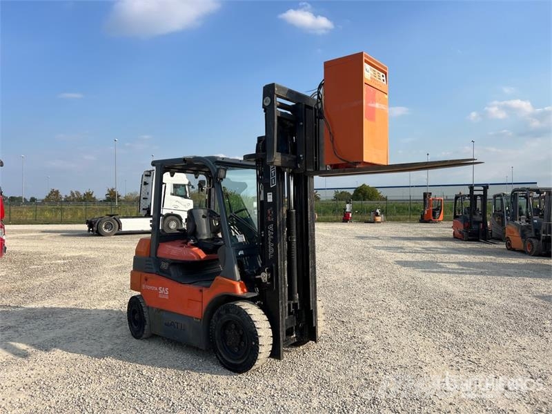 Toyota 7FB30 3000 kg Electric Forklift شاحنات ذات رافعات شوكية تعمل بالكهرباء