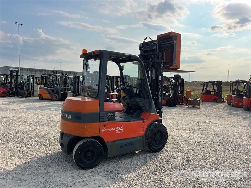 Toyota 7FB30 3000 kg Electric Forklift شاحنات ذات رافعات شوكية تعمل بالكهرباء