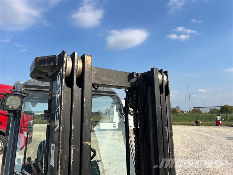 Toyota 7FB30 3000 kg Electric Forklift شاحنات ذات رافعات شوكية تعمل بالكهرباء