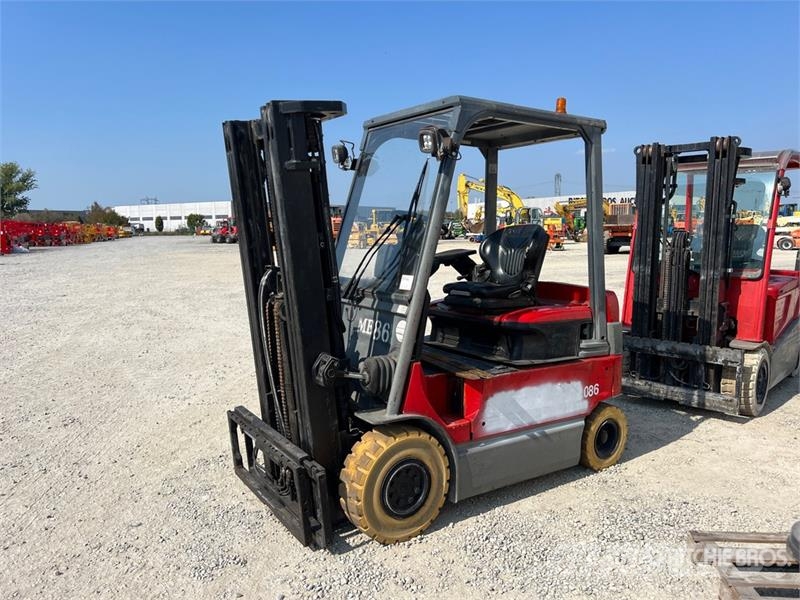 Toyota 7FBMF25 2500 kg Electric Forklift (Inoperable) شاحنات ذات رافعات شوكية تعمل بالكهرباء