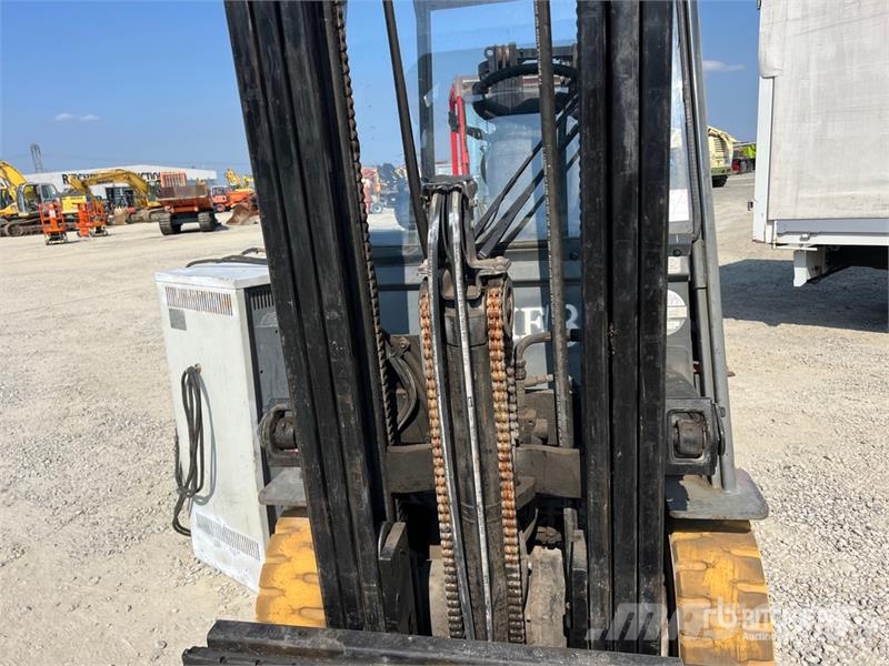 Toyota 7FBMF25 2500 kg Electric Forklift (Inoperable) شاحنات ذات رافعات شوكية تعمل بالكهرباء