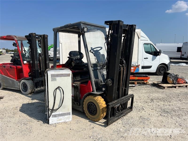 Toyota 7FBMF25 2500 kg Electric Forklift (Inoperable) شاحنات ذات رافعات شوكية تعمل بالكهرباء