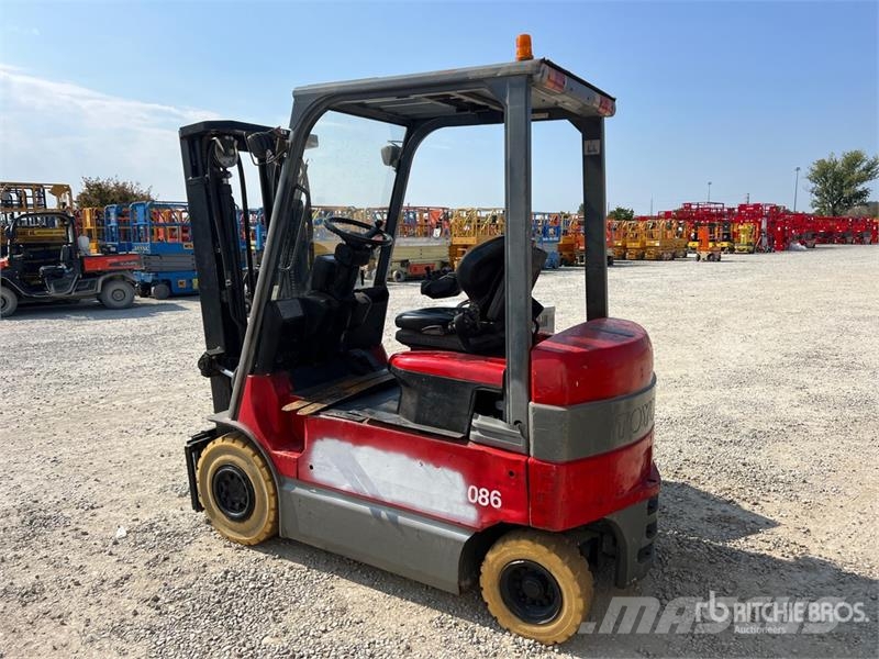 Toyota 7FBMF25 2500 kg Electric Forklift (Inoperable) شاحنات ذات رافعات شوكية تعمل بالكهرباء
