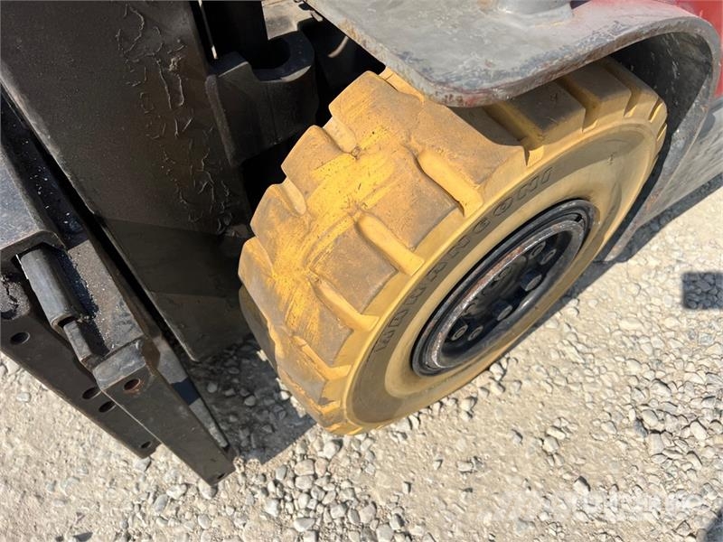 Toyota 7FBMF25 2500 kg Electric Forklift (Inoperable) شاحنات ذات رافعات شوكية تعمل بالكهرباء