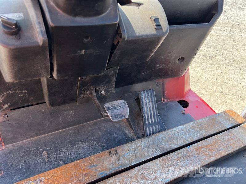 Toyota 7FBMF25 2500 kg Electric Forklift (Inoperable) شاحنات ذات رافعات شوكية تعمل بالكهرباء