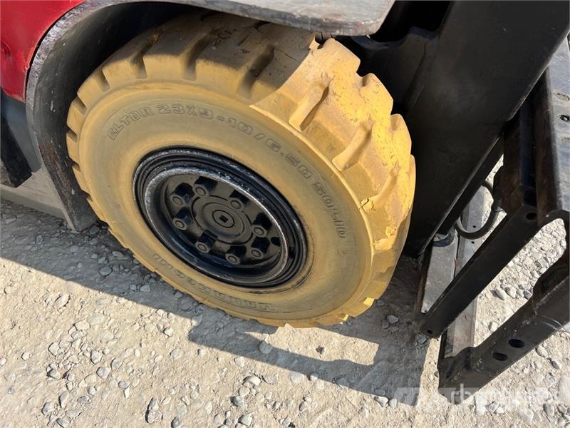 Toyota 7FBMF25 2500 kg Electric Forklift (Inoperable) شاحنات ذات رافعات شوكية تعمل بالكهرباء