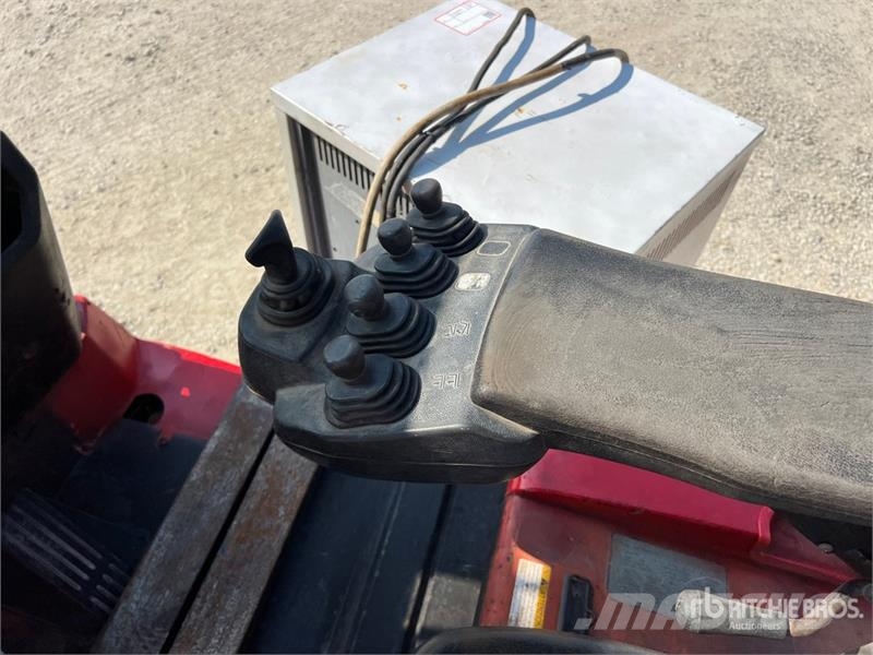 Toyota 7FBMF25 2500 kg Electric Forklift (Inoperable) شاحنات ذات رافعات شوكية تعمل بالكهرباء