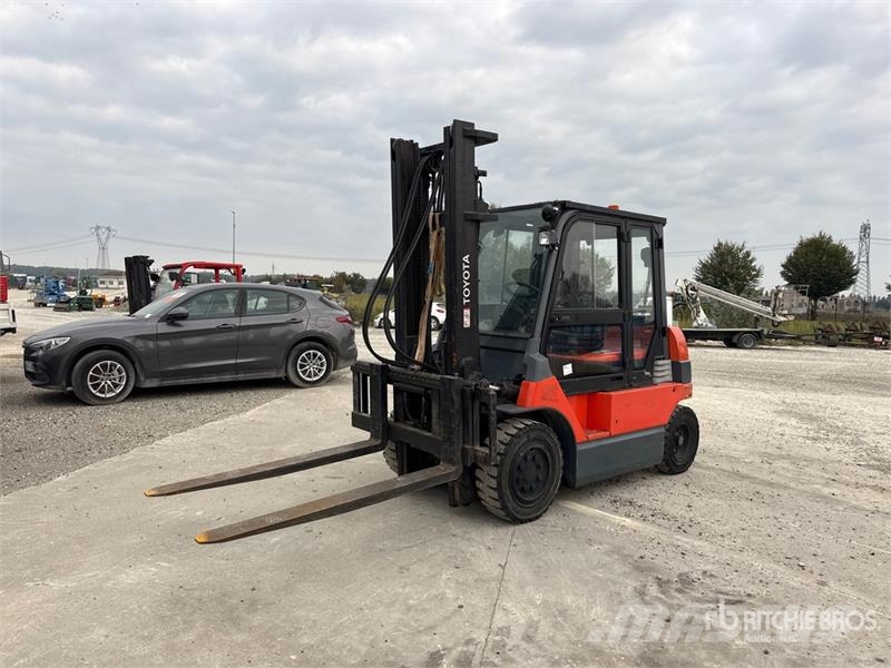 Toyota 7FBMF45 4500 kg Electric Forklift (Inoperable) Carrelli elevatori elettrici
