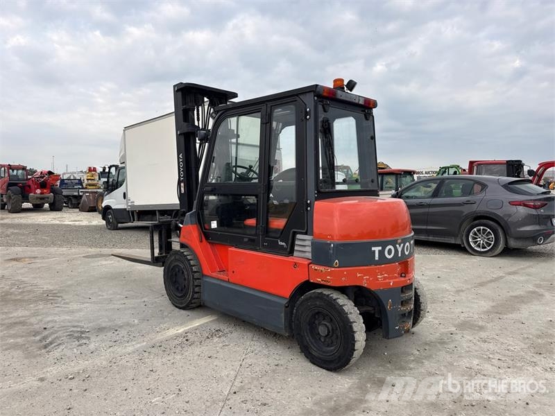 Toyota 7FBMF45 4500 kg Electric Forklift (Inoperable) Carrelli elevatori elettrici