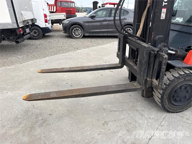 Toyota 7FBMF45 4500 kg Electric Forklift (Inoperable) Carrelli elevatori elettrici