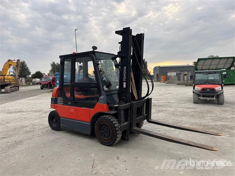 Toyota 7FBMF45 4500 kg Electric Forklift (Inoperable) Carrelli elevatori elettrici
