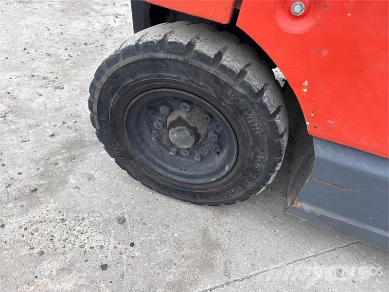 Toyota 7FBMF45 4500 kg Electric Forklift (Inoperable) Carrelli elevatori elettrici