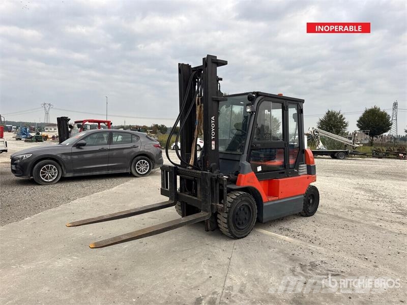 Toyota 7FBMF45 4500 kg Electric Forklift (Inoperable) Carrelli elevatori elettrici