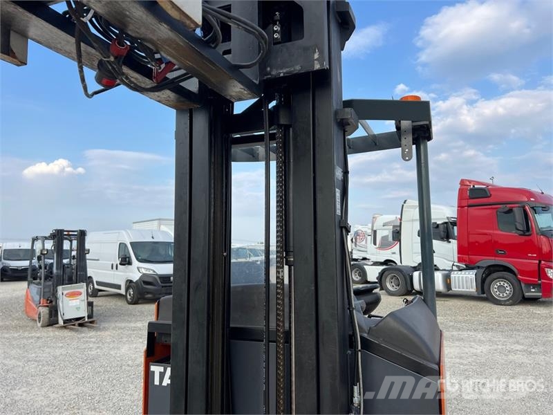 Toyota 7FBRE20 2000 kg Electric Stacker 自走式スタッカー