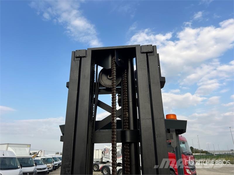 Toyota 7FBRE20 2000 kg Electric Stacker 自走式スタッカー