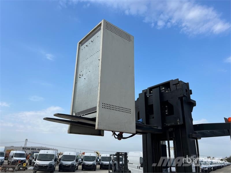 Toyota 7FBRE20 2000 kg Electric Stacker 自走式スタッカー