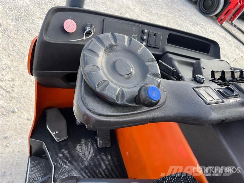 Toyota 7FBRE20 2000 kg Electric Stacker 自走式スタッカー