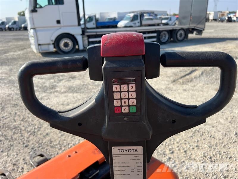 Toyota 7PM20 2000 kg Electric Pallet Jack Ручные гидравлические тележки