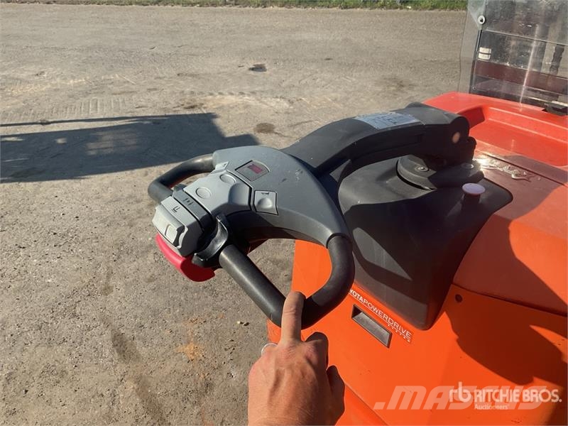 Toyota 7SLL16 1600 kg Electric Stacker Самоходни товарачи