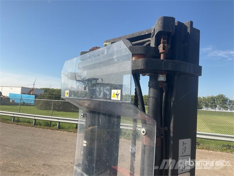 Toyota 7SLL16 1600 kg Electric Stacker Самоходни товарачи