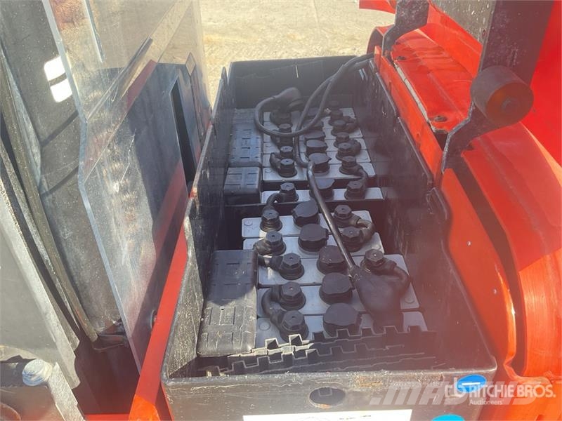 Toyota 7SLL16 1600 kg Electric Stacker Самоходни товарачи